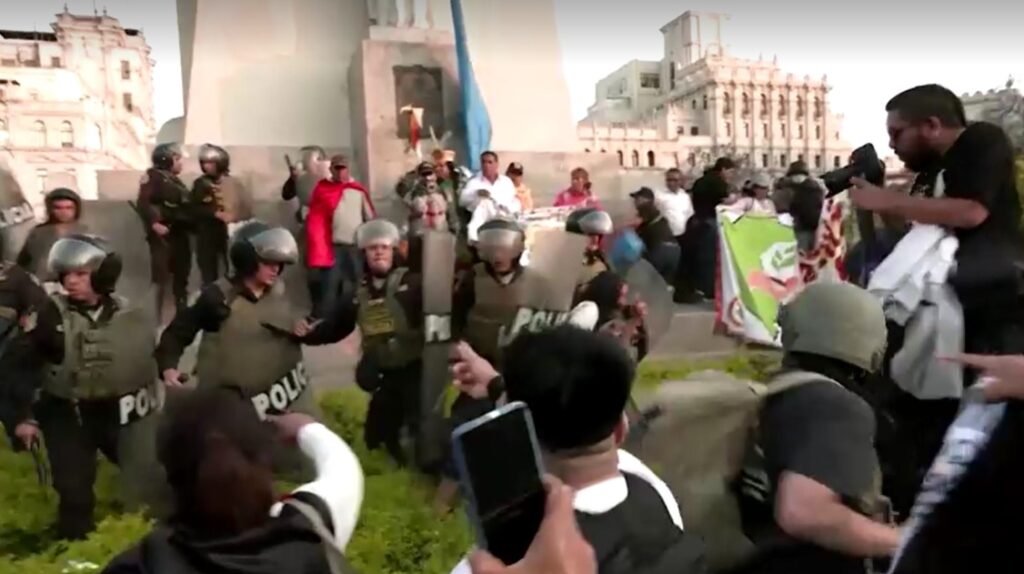 clashes erupt in Lima ahead of APEC summit