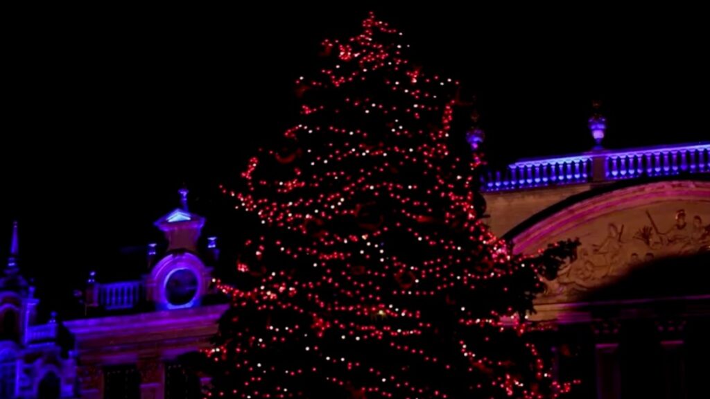 Brussels kicks off Christmas season with light show at the Grand Place