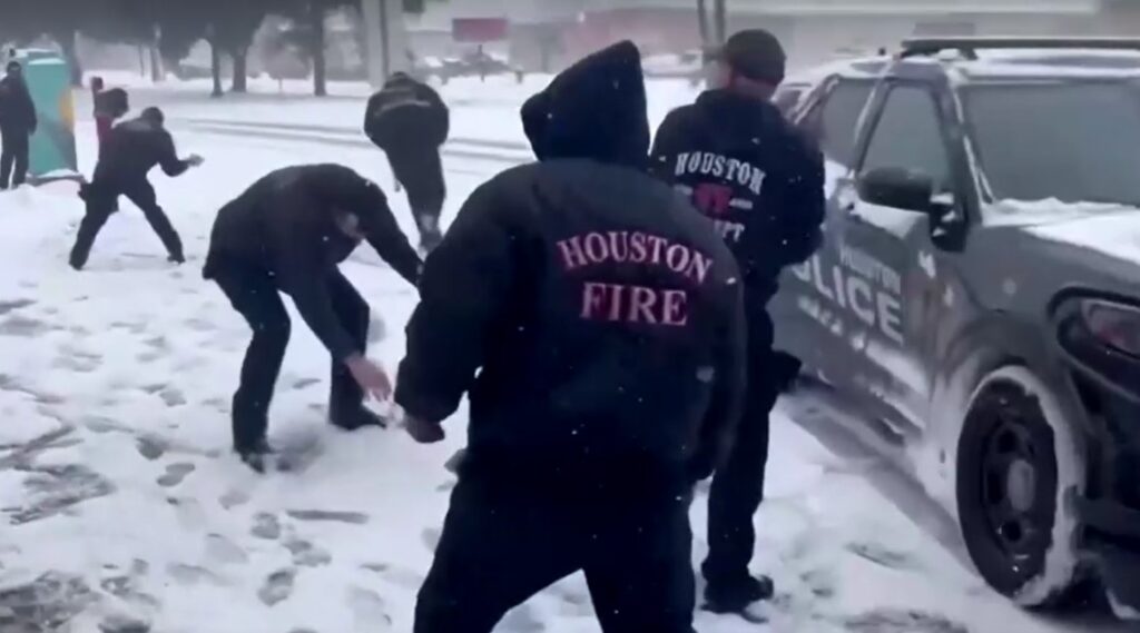 Snowball fight breaks out in Houston during rare snowstorm in Texas