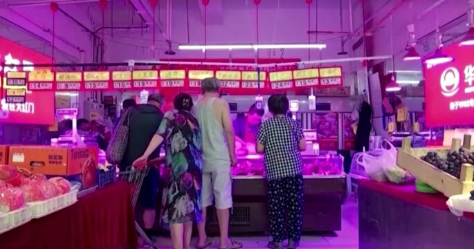 customers in China's fresh market