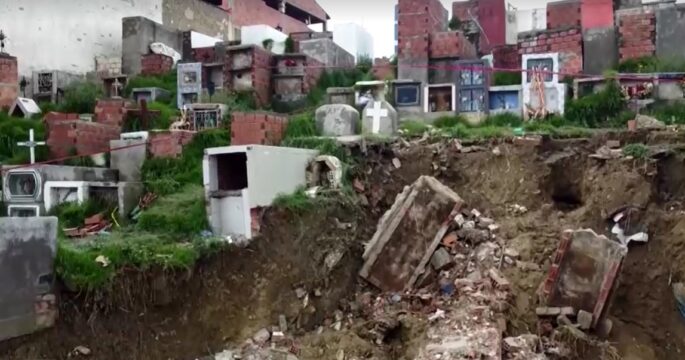 Bolivians exhume loved ones from cemetery that collapsed after intense rains