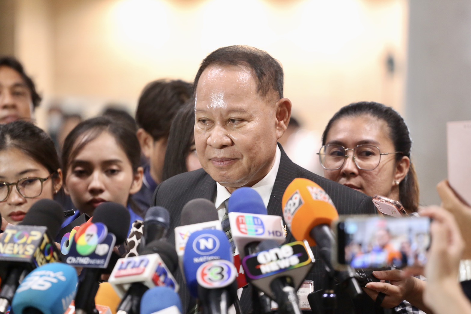 ซบพรรคกล้าธรรม