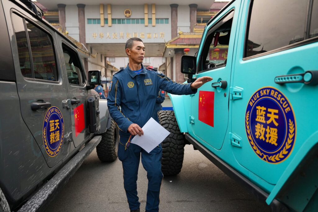 China's Blue Sky Rescue Team departs for Myanmar 