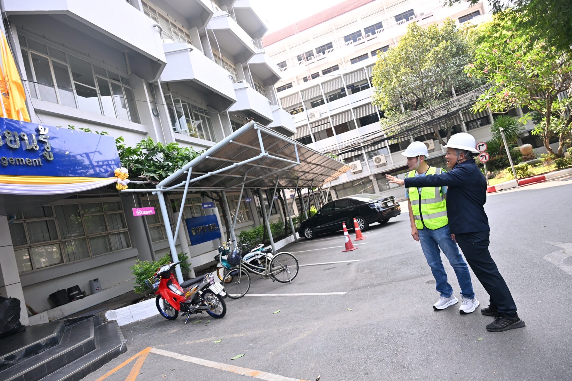 ตรวจอาคารสถานศึกษา