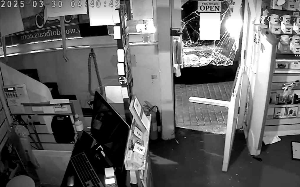 Thieves slam on store in Endlish which sell Jellcat