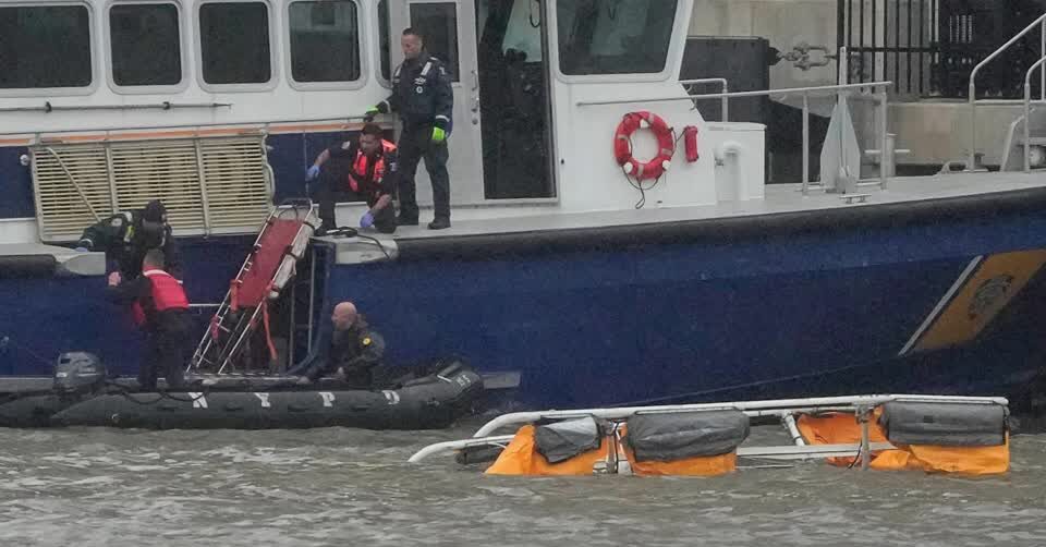 Still photos capture emergency response to New York helicopter crash