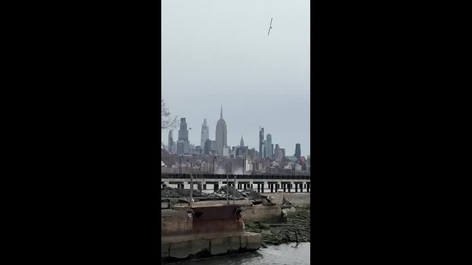 Eyewitness captures splash and part of helicopter falling into Hudson River