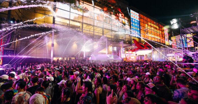 สงกรานต์เซ็นทรัล