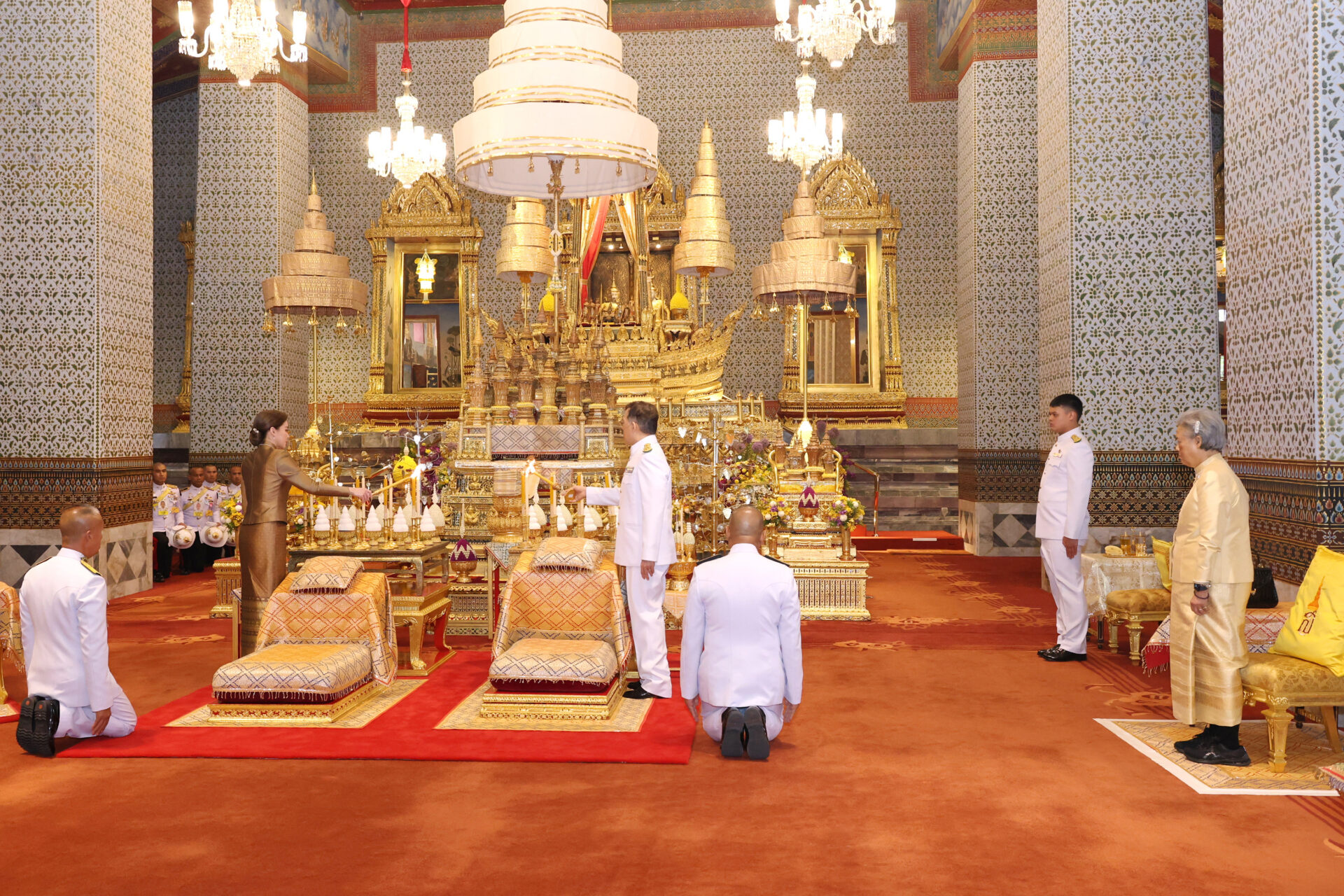 ในหลวงพระราชินี