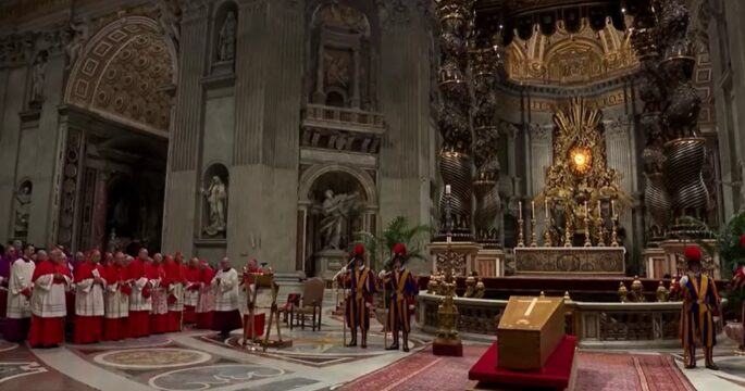 Pope Francis' coffin sealed in private ceremony long shot