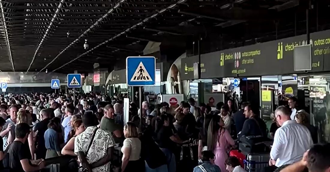 passengers stranded at airport in Lisbon from power outage