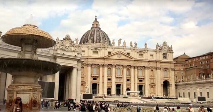 people at Saint Peter's Square