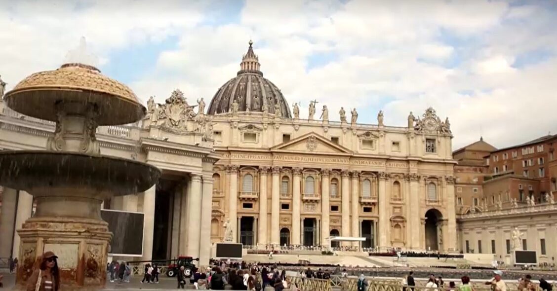 people at Saint Peter's Square