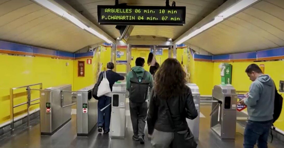 Madrid commuters make their way to work after blackout hit Spain