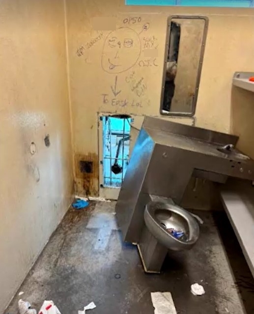 Daring prison escape caught on video as 7 prisoners remain at large 
