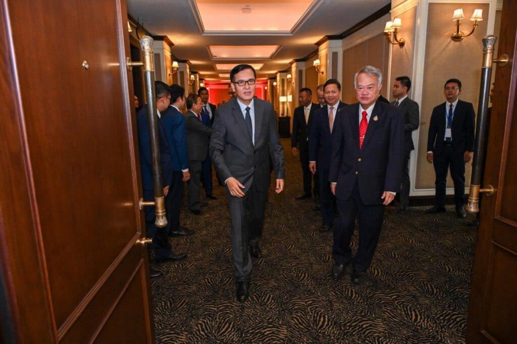 Cambodia and Thailand hold a closed-door meeting ahead of the official meeting of JBC in Phnom Penh