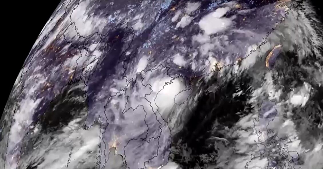 Satellite timelapse shows Typhoon Wipha making landfall