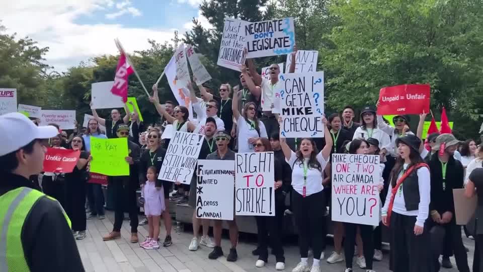 Air Canada flight attendants strike in Vancouver despite return-to-work order