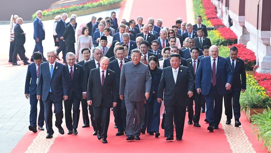 Xi walks side by side with Putin and Kim in leading world leaders to join the parade