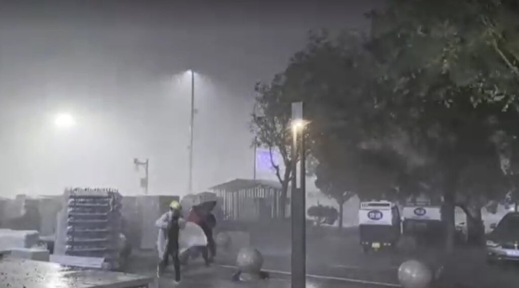 Sudden hailstorm hits Beijing