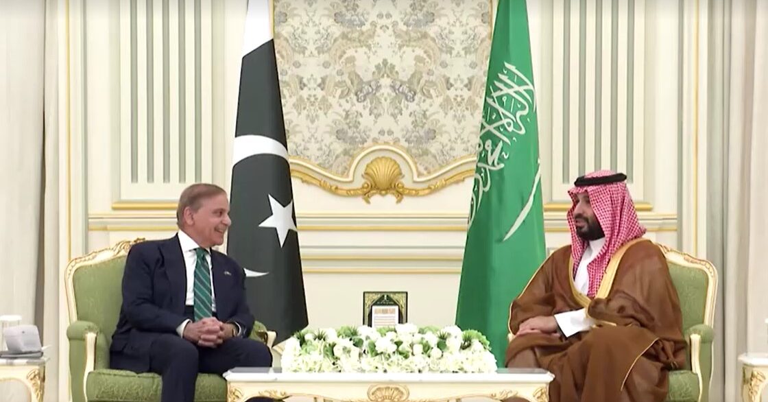 Pakistan PM talks with Saudi Crown Prince